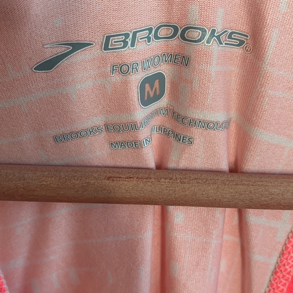 Brooks Long Sleeve Neon Pink Running Activewear Shirt sz M - Picture 4 of 8